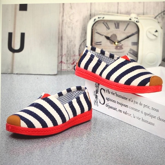 So Cute Canvas Shoes 🇺🇸 🎆 - Picture 4 of 8